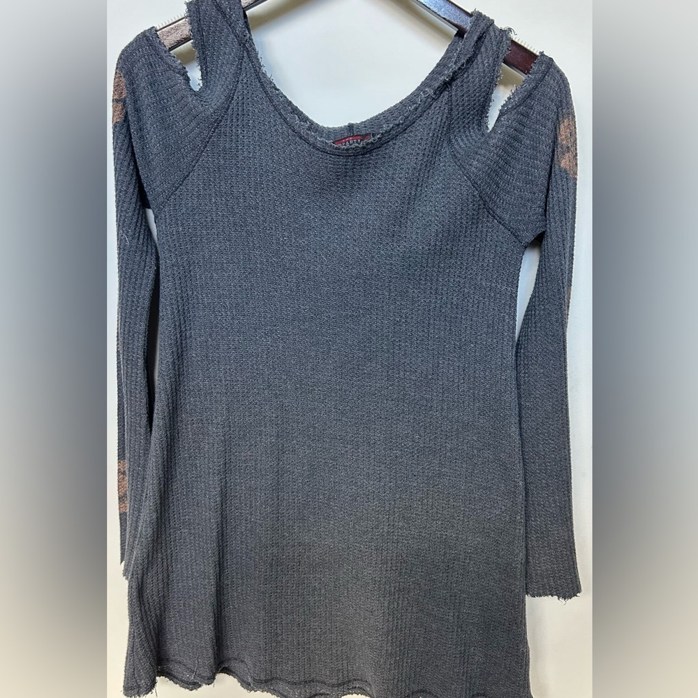 Gray long sleeve can be worn off the shoulder shirt with a hood.